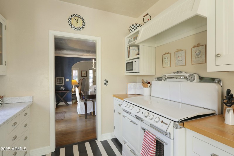 kitchen w/Merritt O'Keefe stove