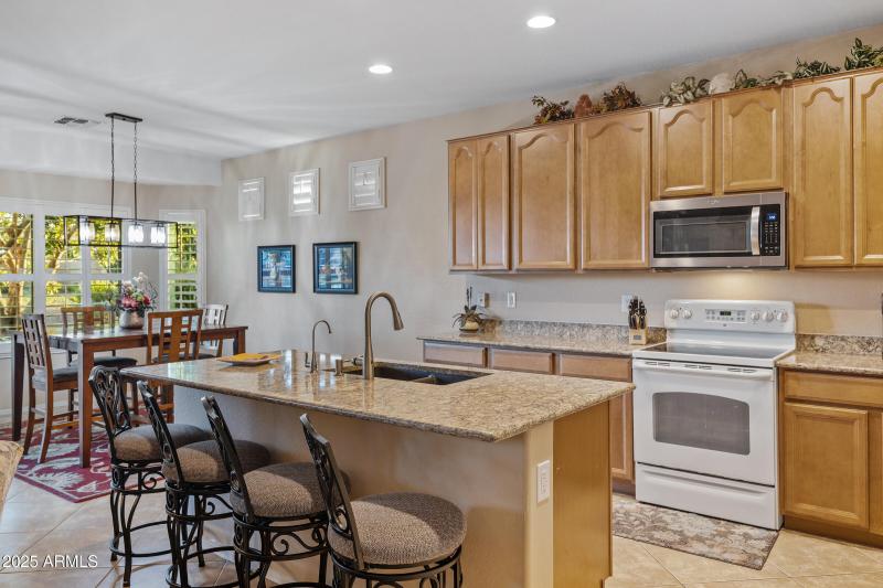 42551 W Candyland Pl-12