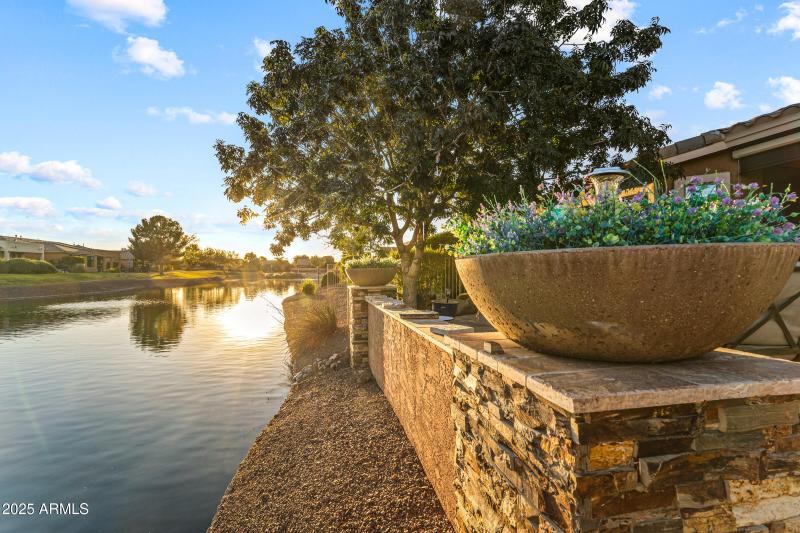 42551 W Candyland Pl-35