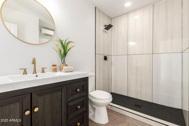 Guest House Bathroom