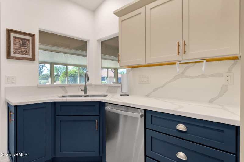 15-web-or-mls-14627-w-trading-post-dr