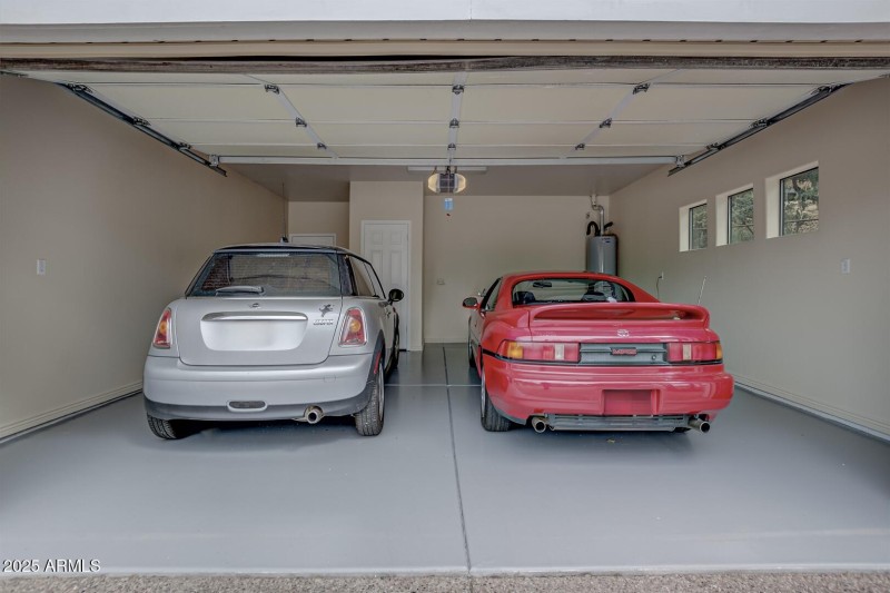 830 W Sherwood Drive garage