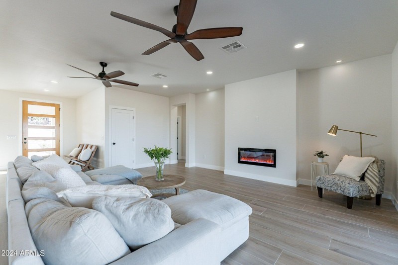 31-web-or-mls-Veronica-HD-19