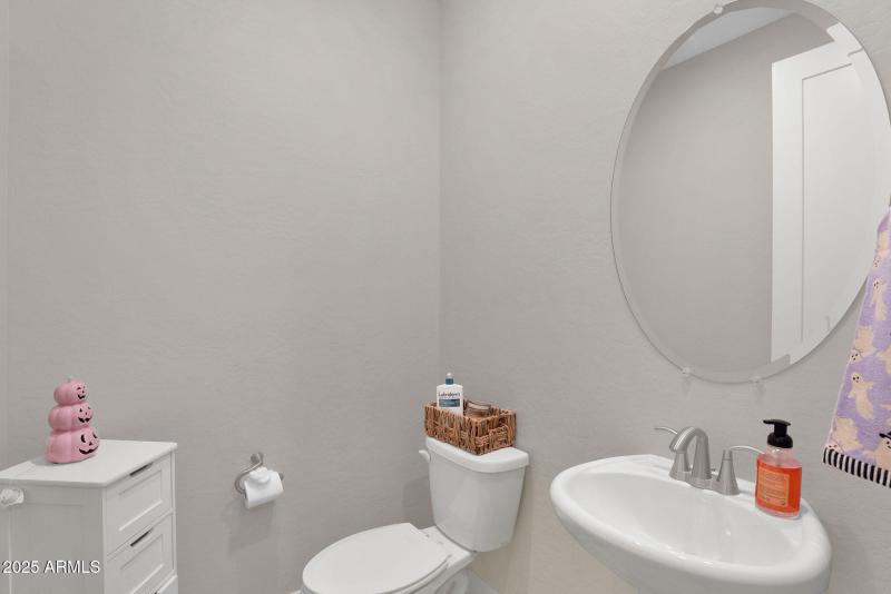 31-web-or-mls-3855 S mcqueen Rd 73-23