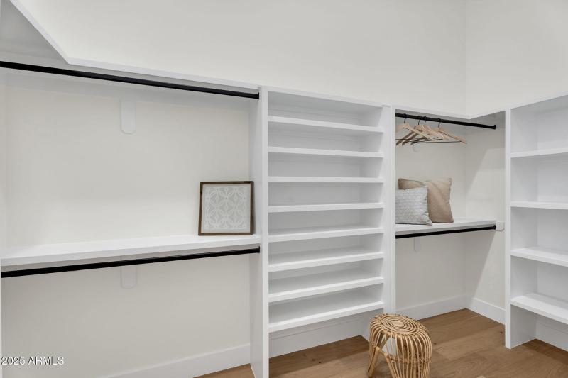 45-web-or-mls-19875 E SIlver Creek Ln-35