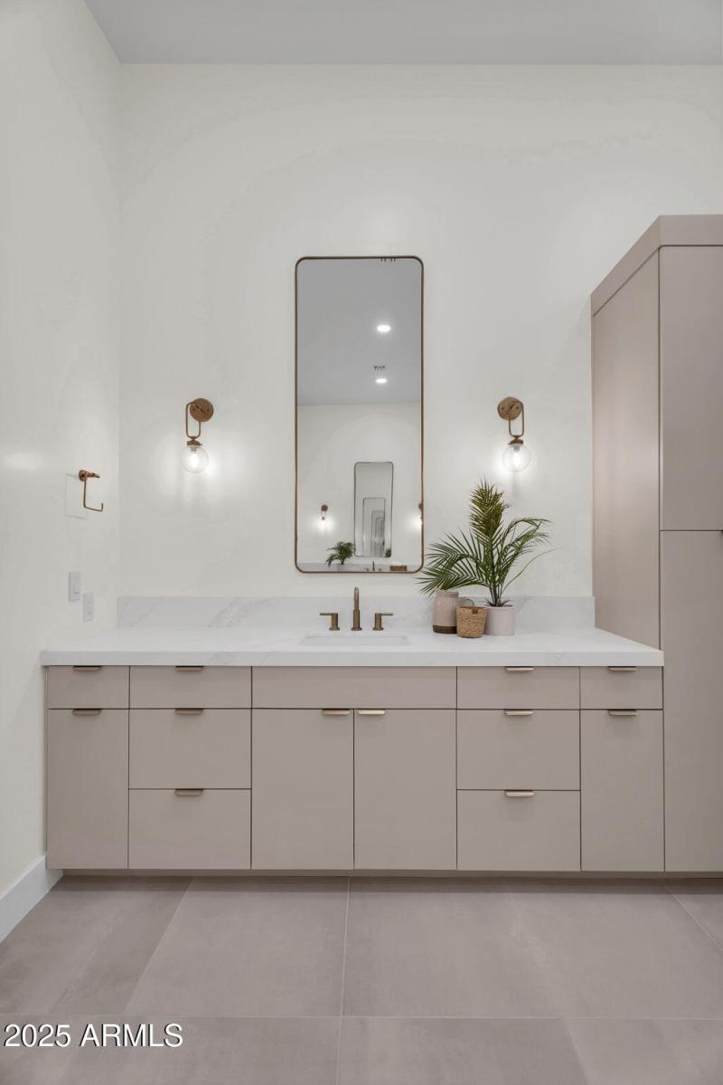 42-web-or-mls-19875 E SIlver Creek Ln-38