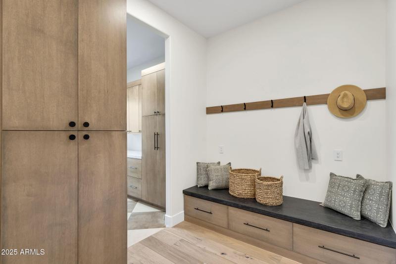 25-web-or-mls-19875 E SIlver Creek Ln-24