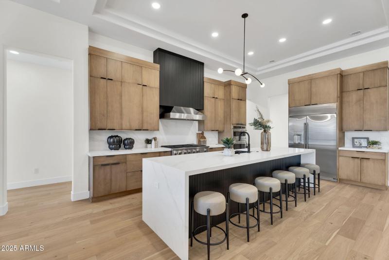 18-web-or-mls-19875 E SIlver Creek Ln-20