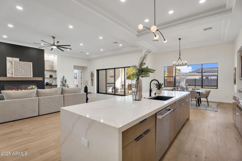 21-web-or-mls-19875 E SIlver Creek Ln-23