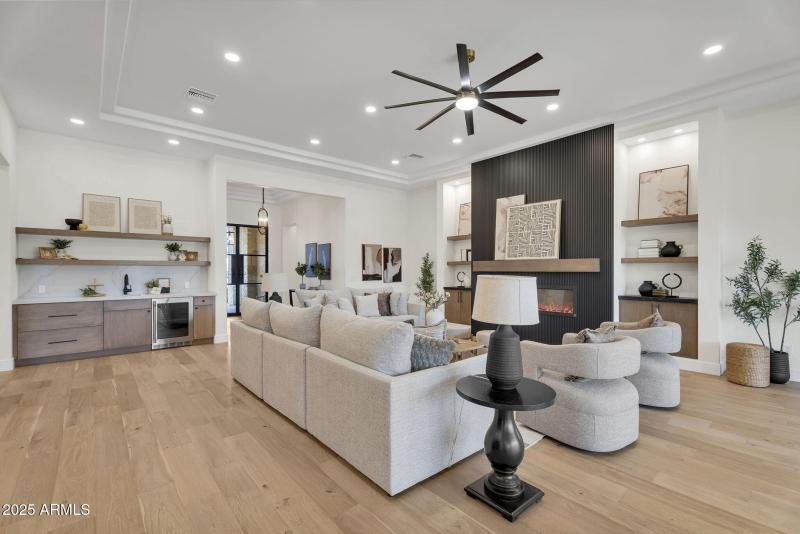 11-web-or-mls-19875 E SIlver Creek Ln-8