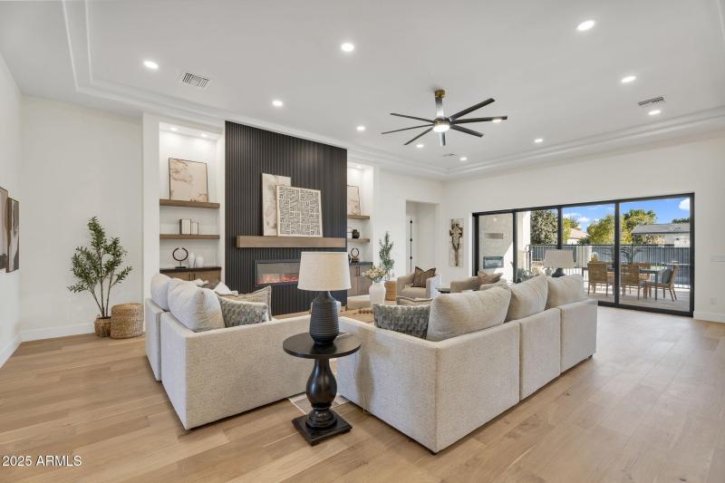 12-web-or-mls-19875 E SIlver Creek Ln-9