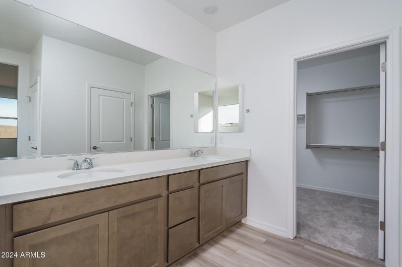 9) PRIMARY BATH