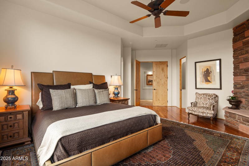 JL_30Tourmaline-interiors-PrimarySuite-0