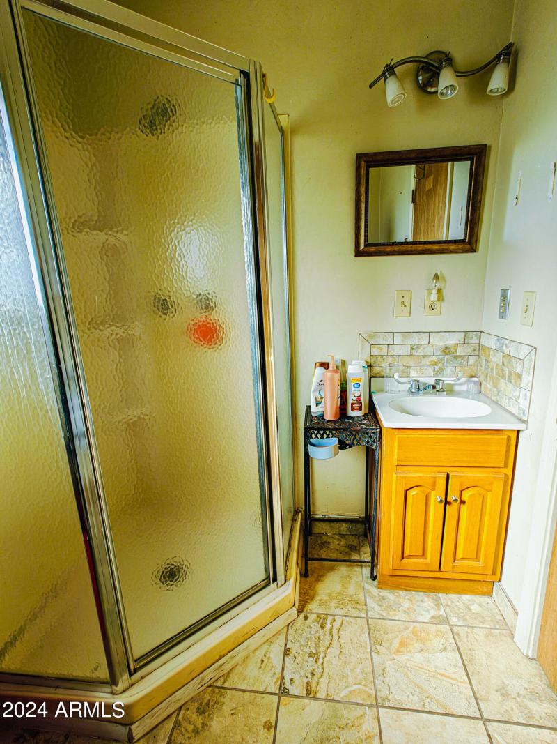 Upstairs full bathroom