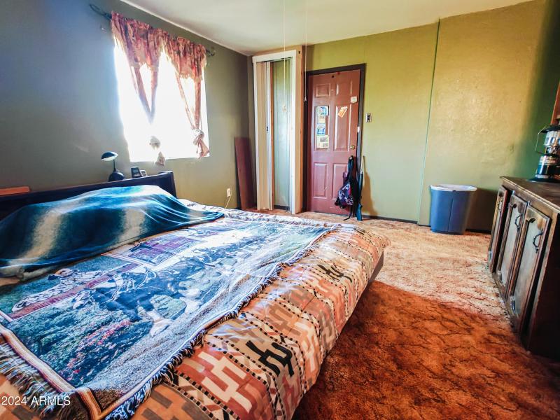 Bedroom 4/elevator