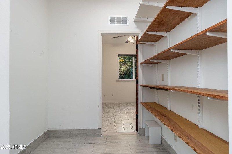 203 S Crescent Moon - 36