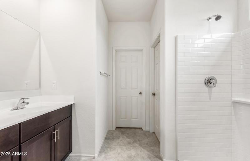 14 - Owner's Bathroom