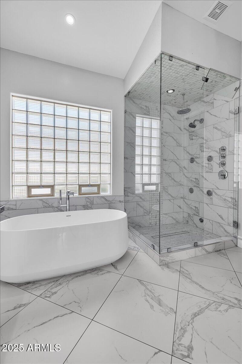 22-9606_N_117th_St13