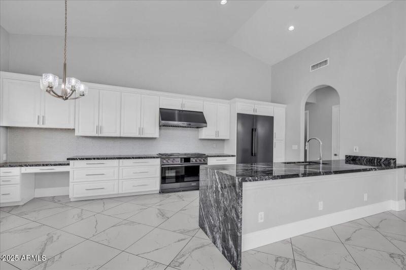 26-9606_N_117th_St17