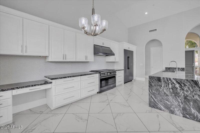 28-9606_N_117th_St19