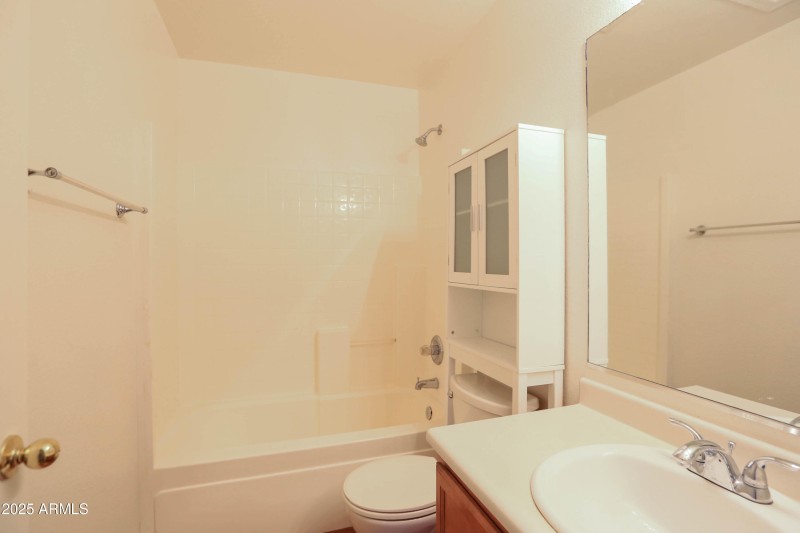 16058N135thDr-14