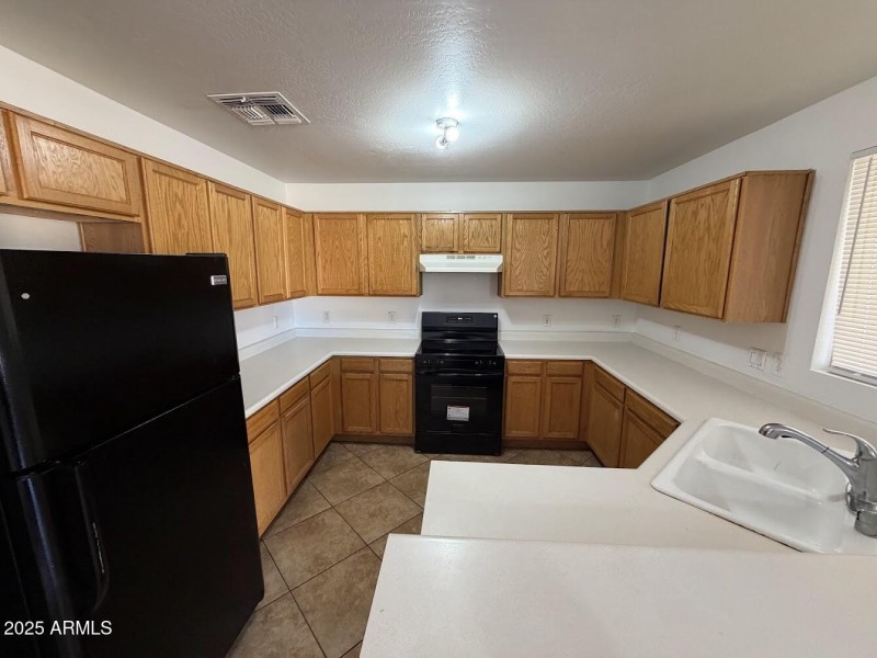 6 - Kitchen