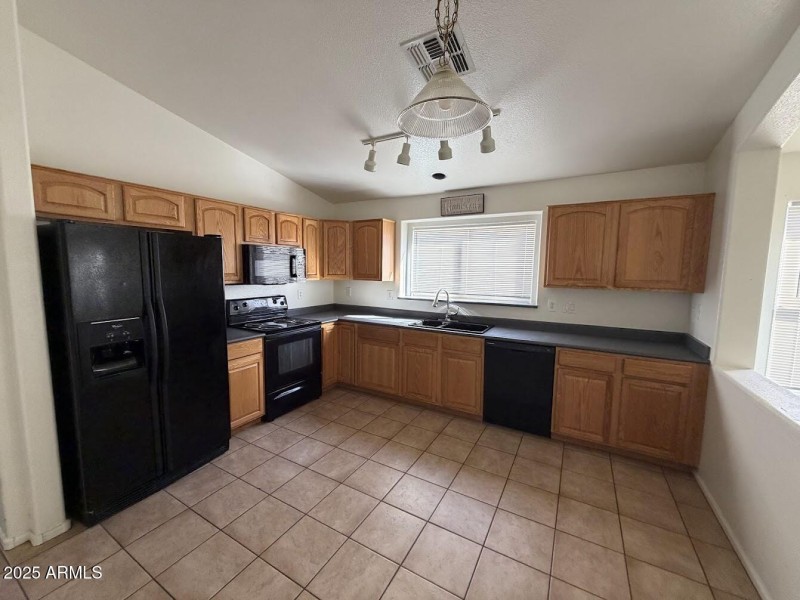 4 - Kitchen