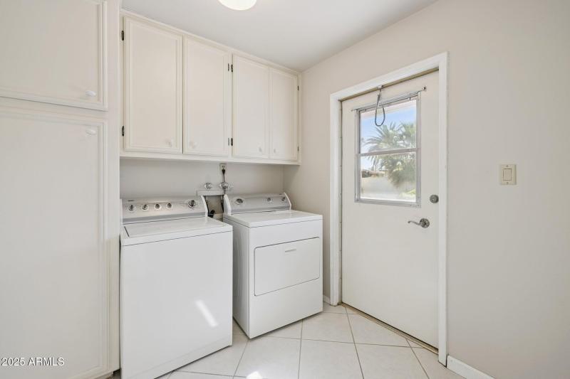 Large Inside Laundry rm