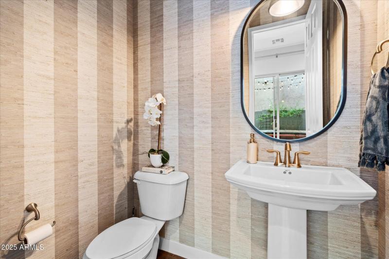 11-Powder Room