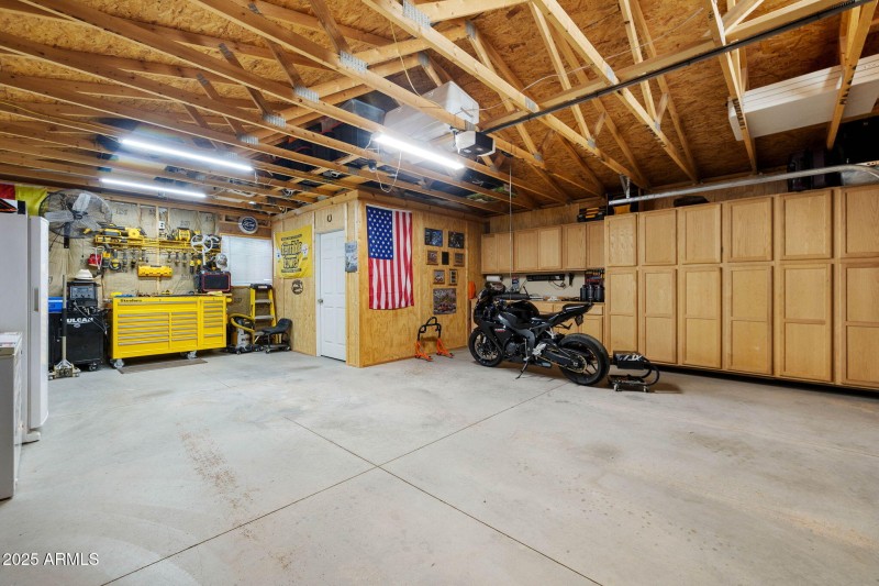 37-Garage Interior