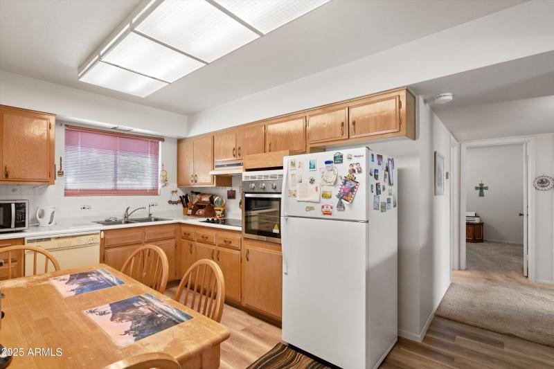 11-Kitchen and Breakfast Area