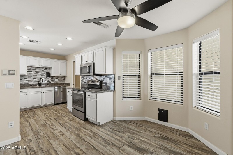 013_Eat In Kitchen Area