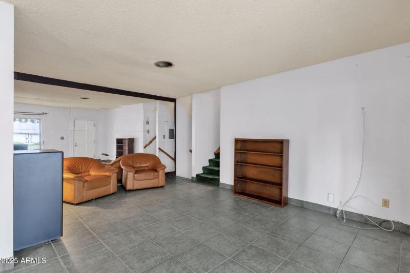 5-web-or-mls-3416-n-44th-st-15