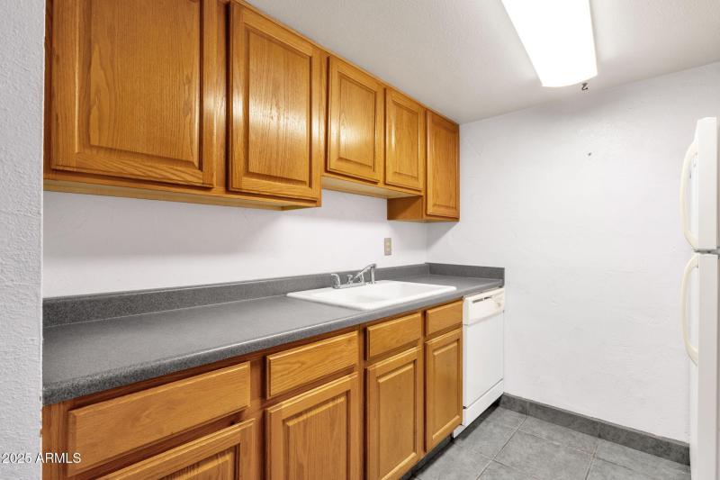 10-web-or-mls-3416-n-44th-st-15