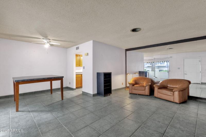 6-web-or-mls-3416-n-44th-st-15