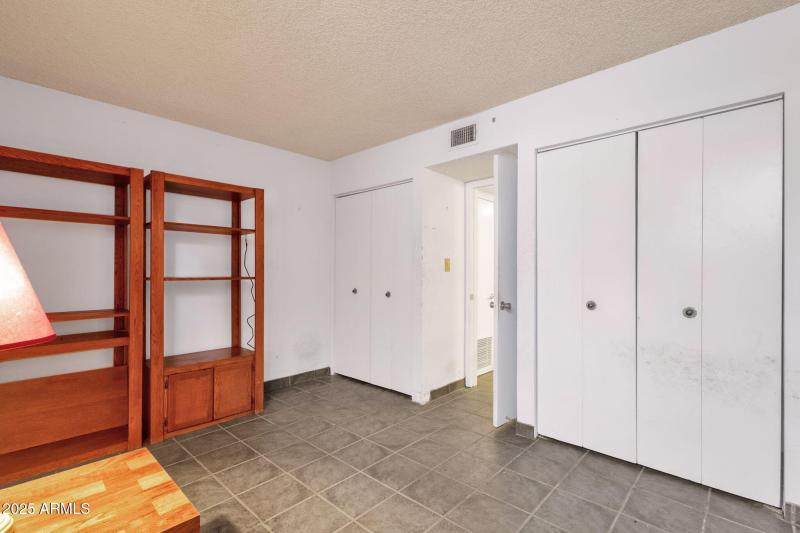 16-web-or-mls-3416-n-44th-st-15