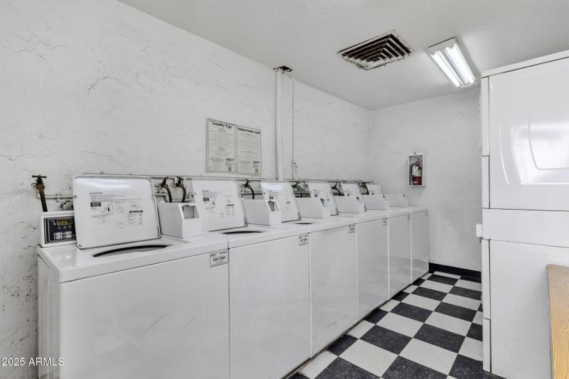 24-web-or-mls-3416-n-44th-st-15