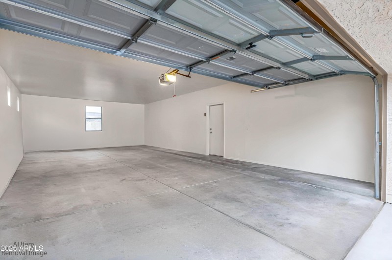 21469 E Roundup-Garage