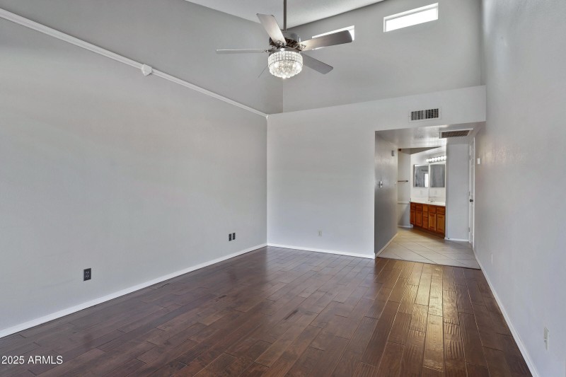 792 W El Monte Pl-22