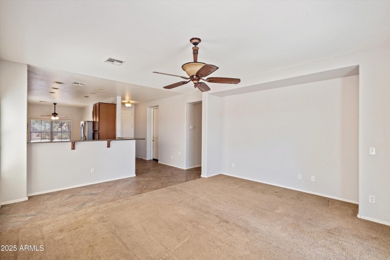 08-Dining to Kitchen