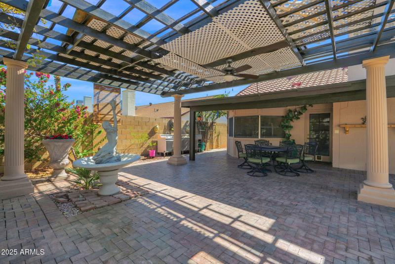 Covered Patio & Fountain