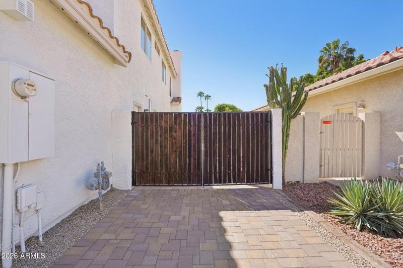 4-web-or-mls-W Aurora Dr-S0210-004