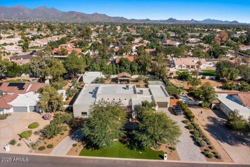 01-Aerial front of home