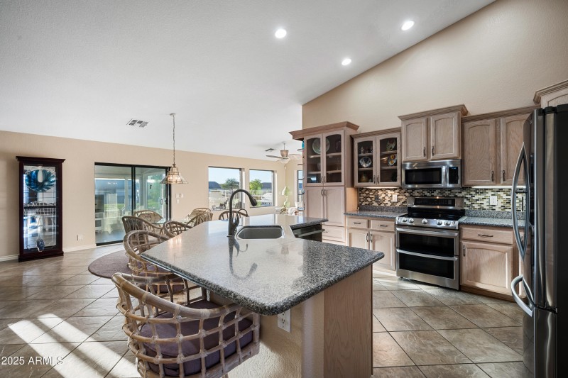 Breakfast bar / Island