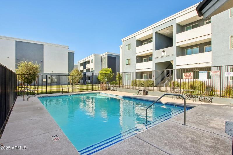 12945 W Greenway Rd h108-030