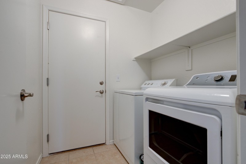4402 E Creosote drive-12