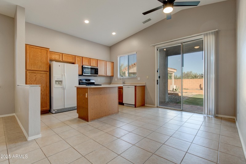 4402 E Creosote drive-23
