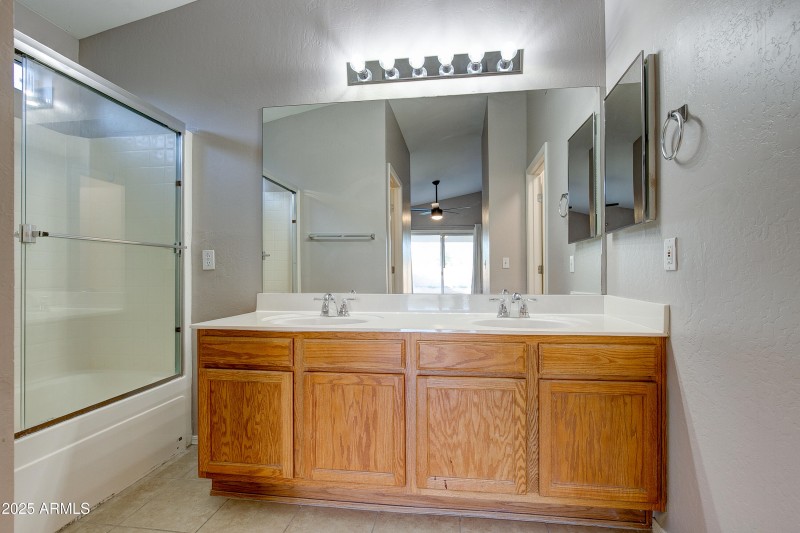 4402 E Creosote drive-28