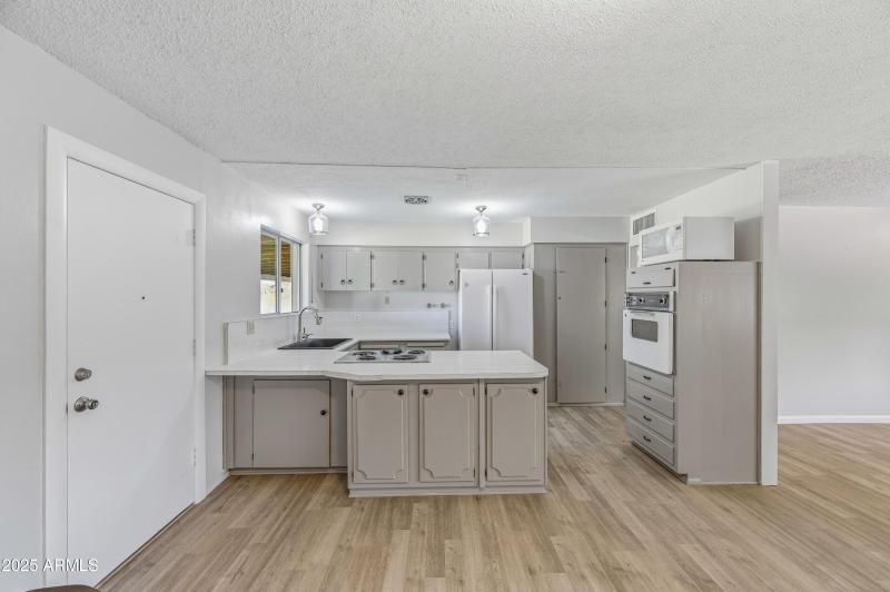 2910 N 60th Drive-8
