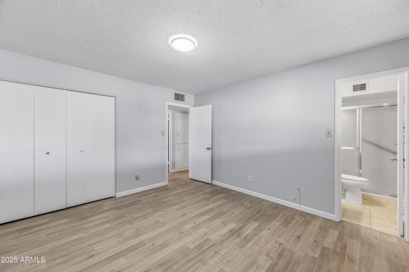 2910 N 60th Drive-16